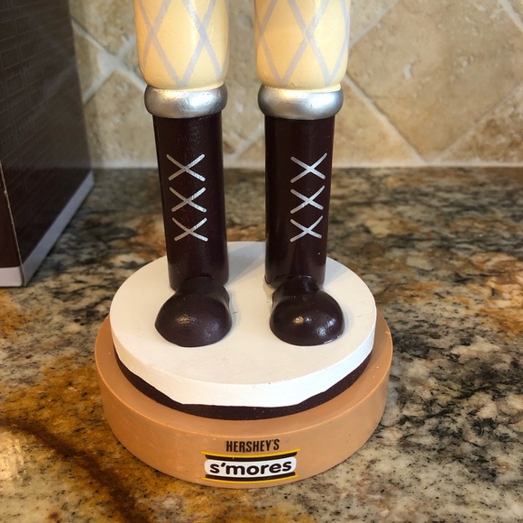 Kurt Adler Hershey’s S’mores Nutcracker NWT in Box 14 inches - Picture 5 of 12